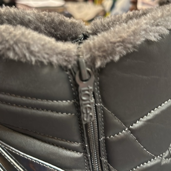 Woman’s Kileen Totes boots in size 9W.  These are new without tag - Picture 2 of 8